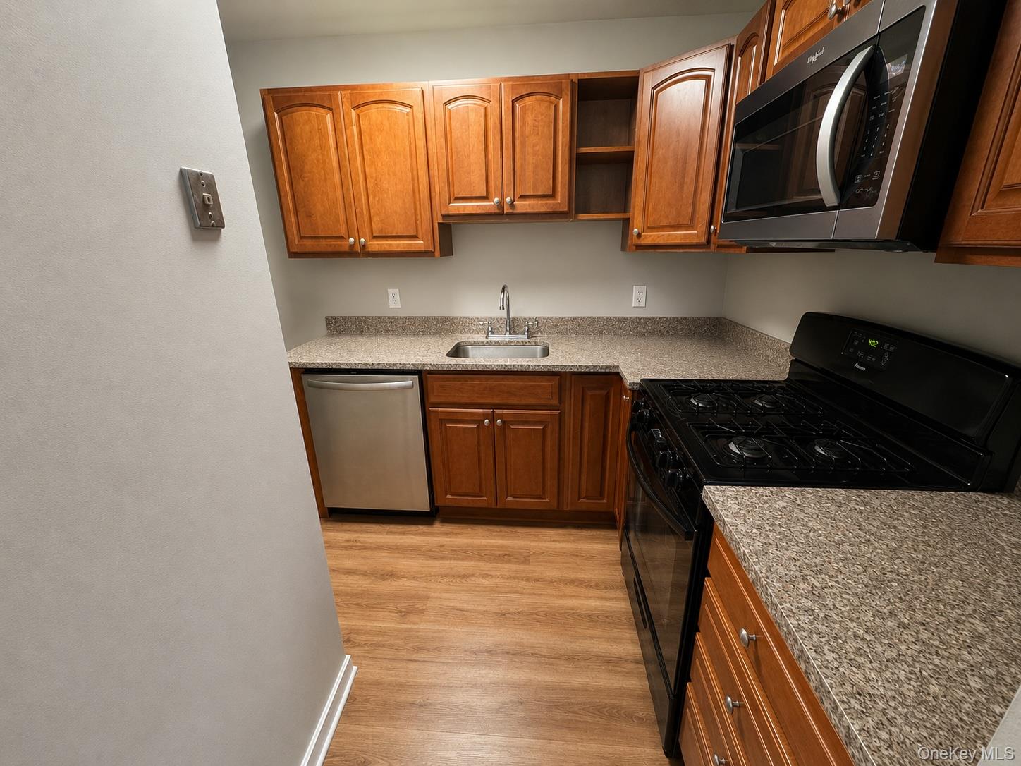 2 Locust Court B Property Photo 7