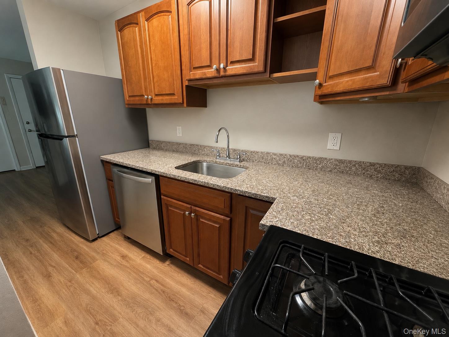 2 Locust Court B Property Photo 8
