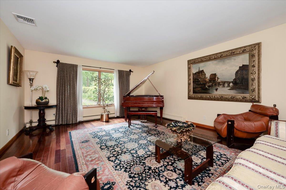 5 Jacquelyn Court Property Photo 7