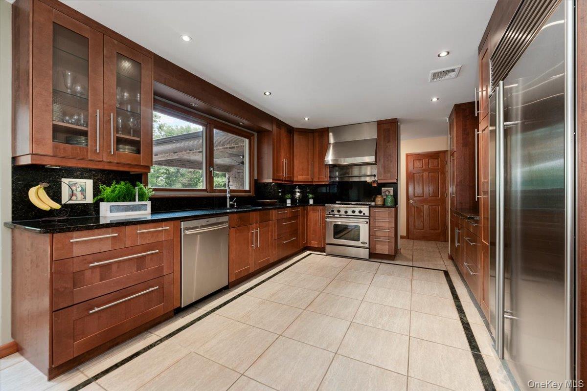 5 Jacquelyn Court Property Photo 15