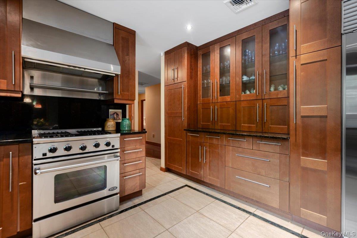 5 Jacquelyn Court Property Photo 17