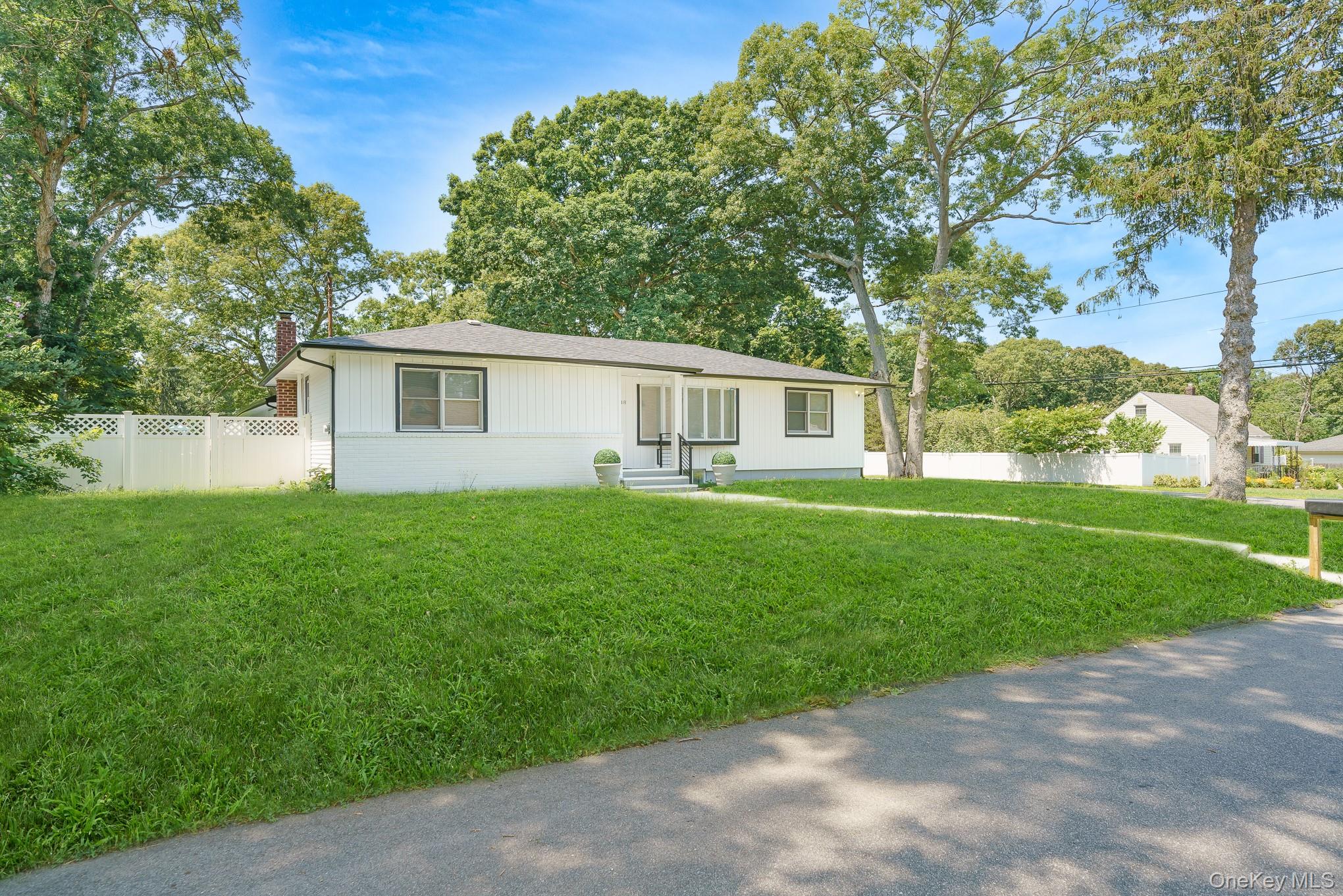 48 Joan Avenue Property Photo 4