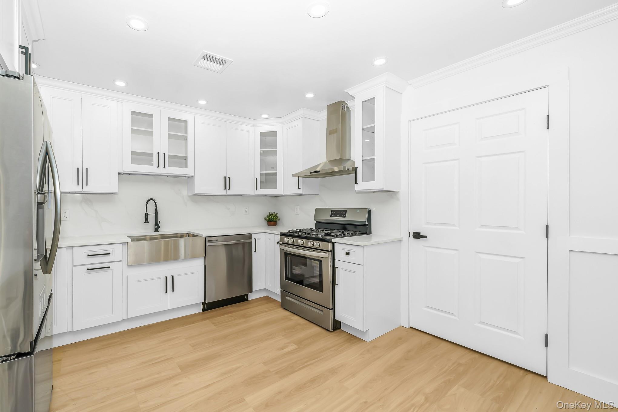 48 Joan Avenue Property Photo 17