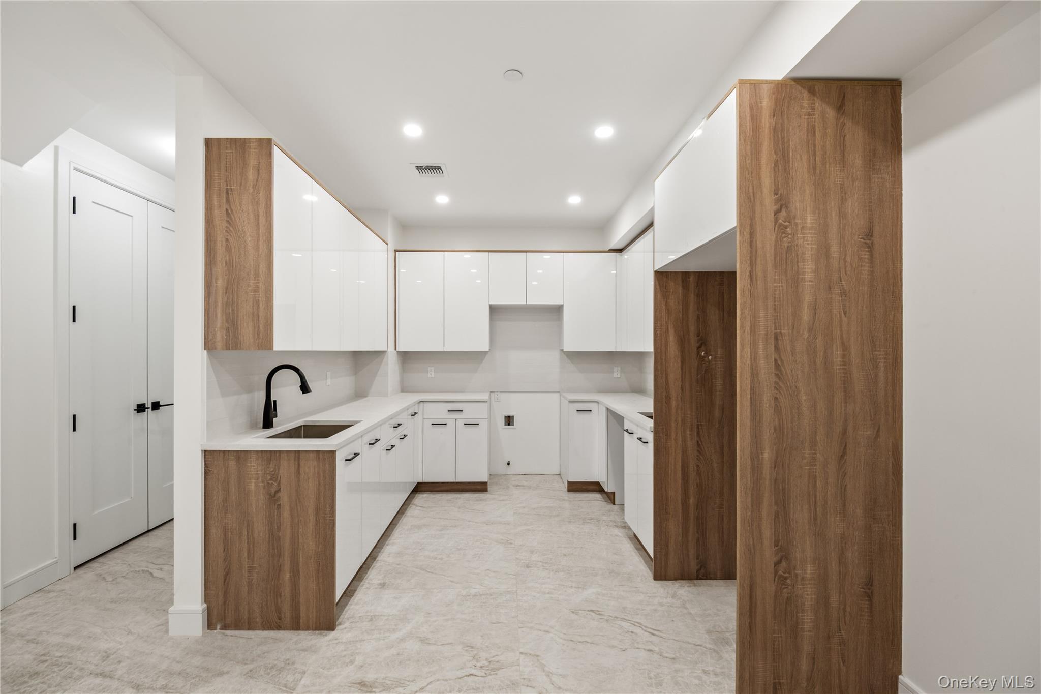 15 Warren Court 101 Property Photo 8