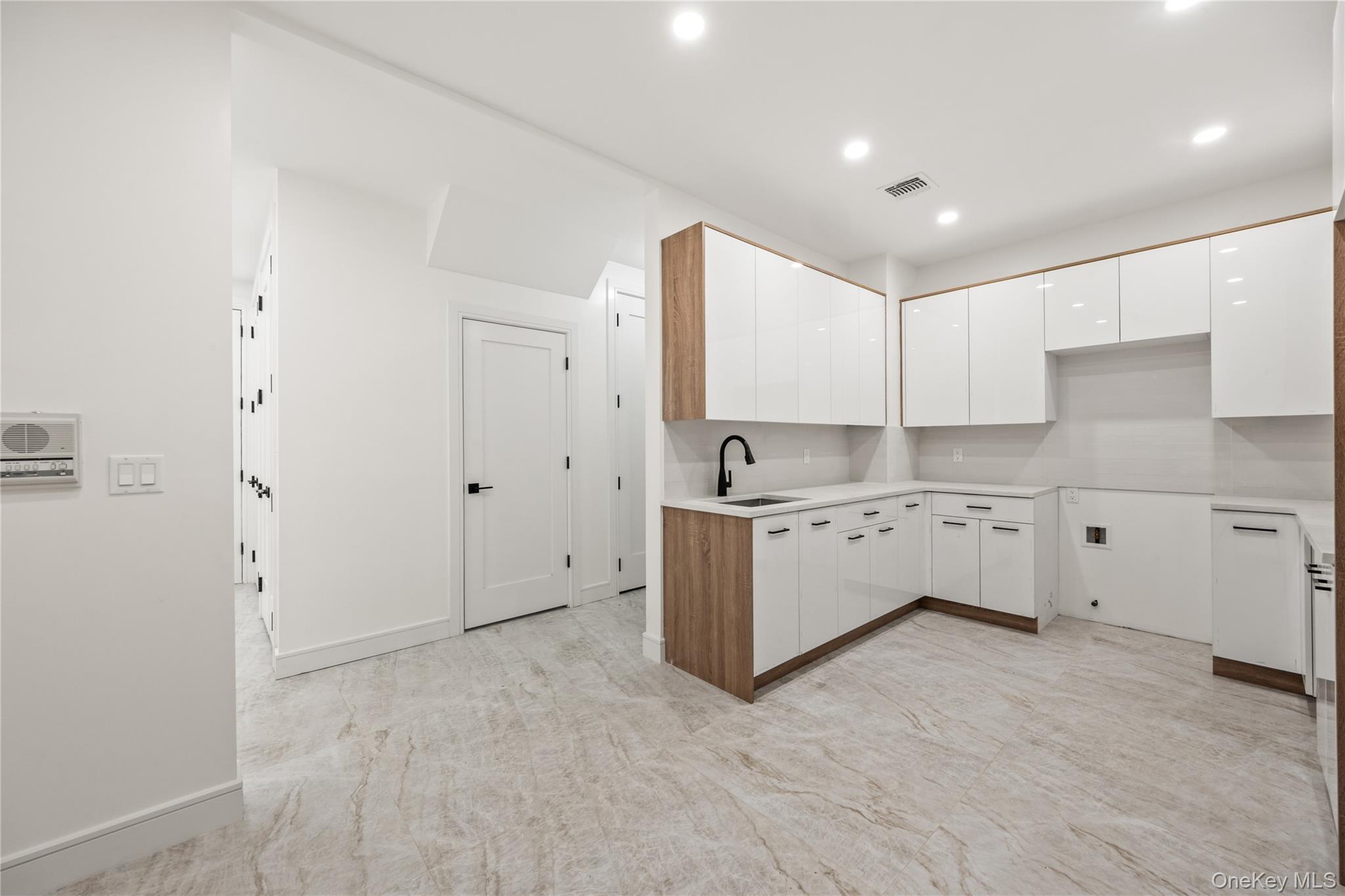 15 Warren Court 101 Property Photo 10