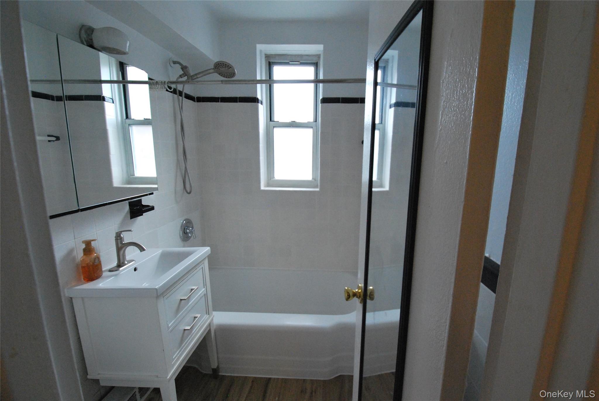 2 Sadore Lane 5e Property Photo 9