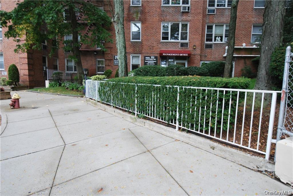 2 Sadore Lane 5e Property Photo 17