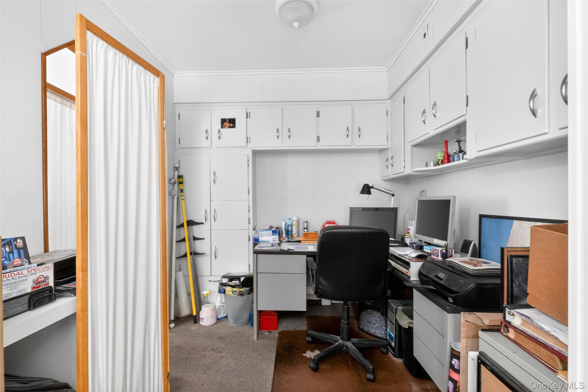 2070 Central Park Avenue Property Photo 4