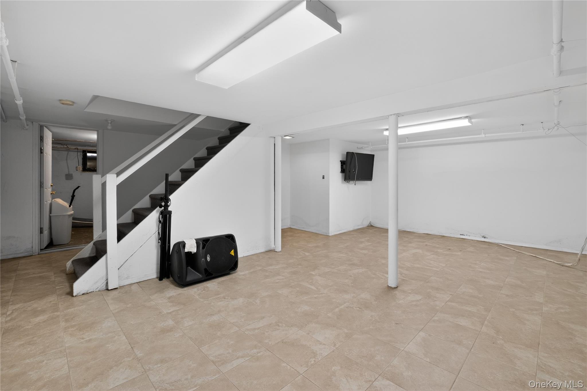 2070 Central Park Avenue Property Photo 10