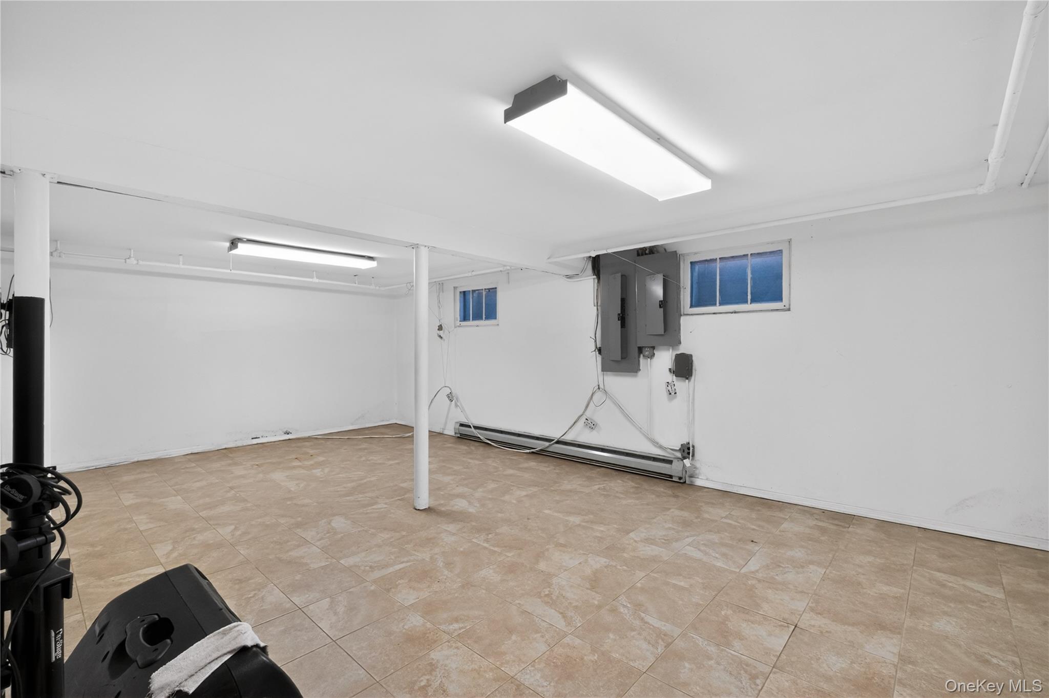 2070 Central Park Avenue Property Photo 11