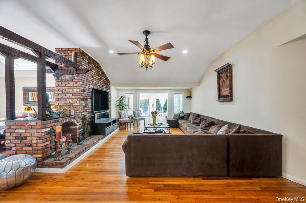 28 Penn Drive Property Photo 4