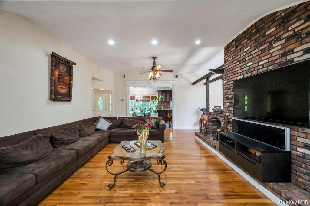 28 Penn Drive Property Photo 5