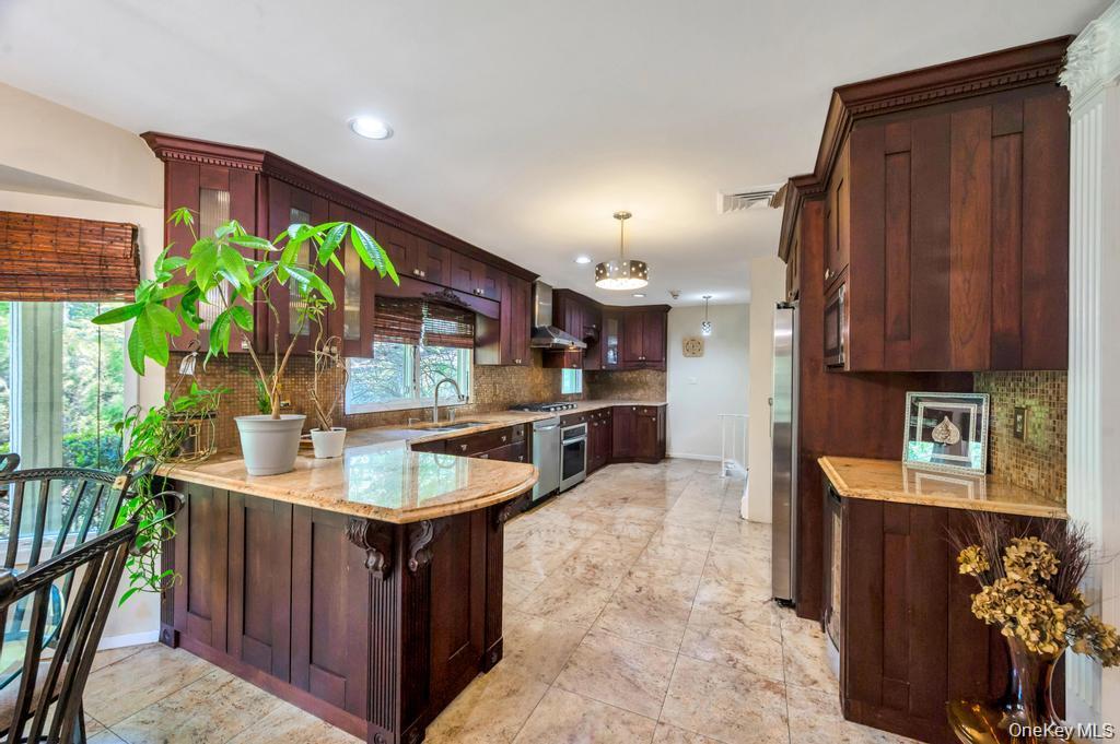 28 Penn Drive Property Photo 6