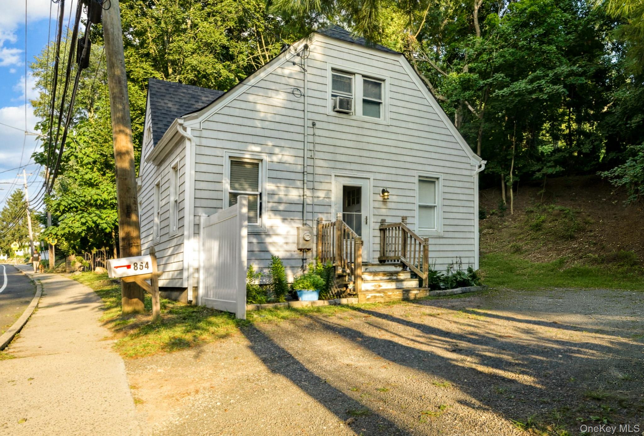 864 Fort Salonga Road Property Photo 3