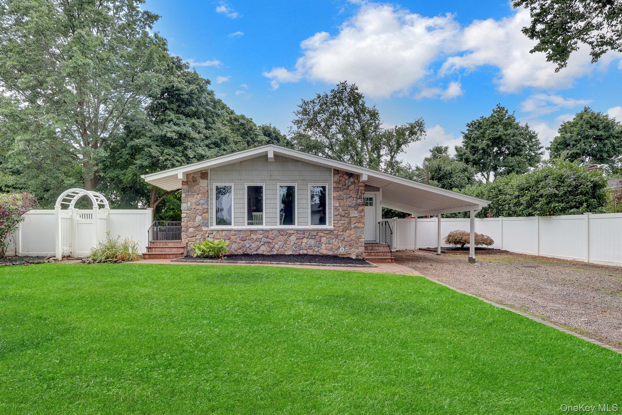 47 Hayrick Lane Property Photo 2