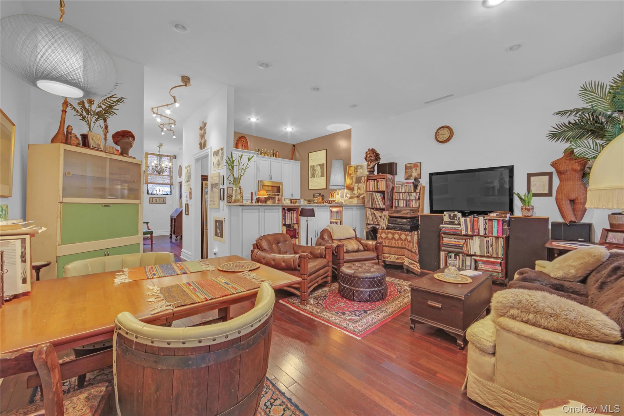 700 Dekalb Avenue Property Photo 3