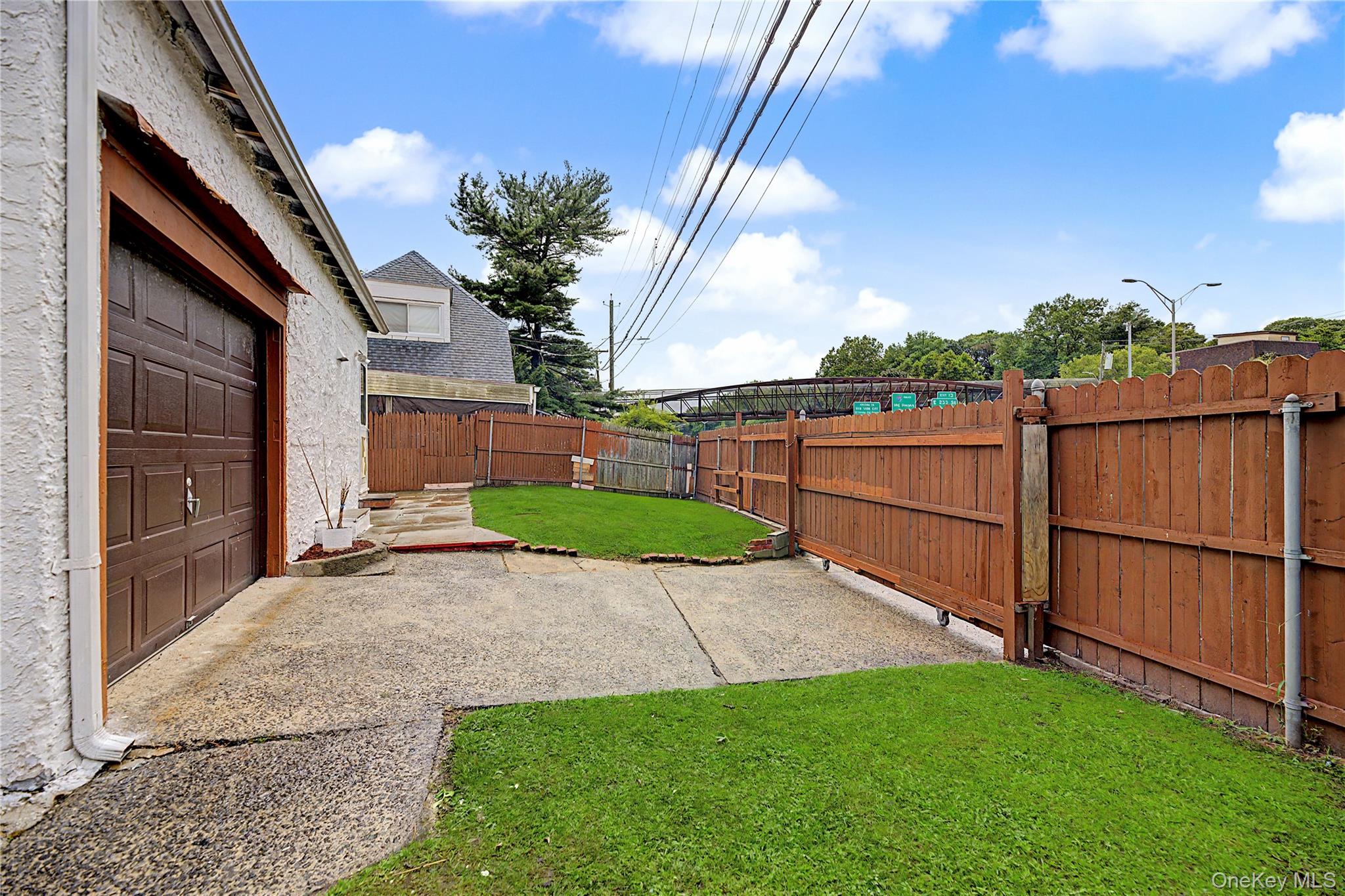 25 Longmeadow Road Property Photo 8