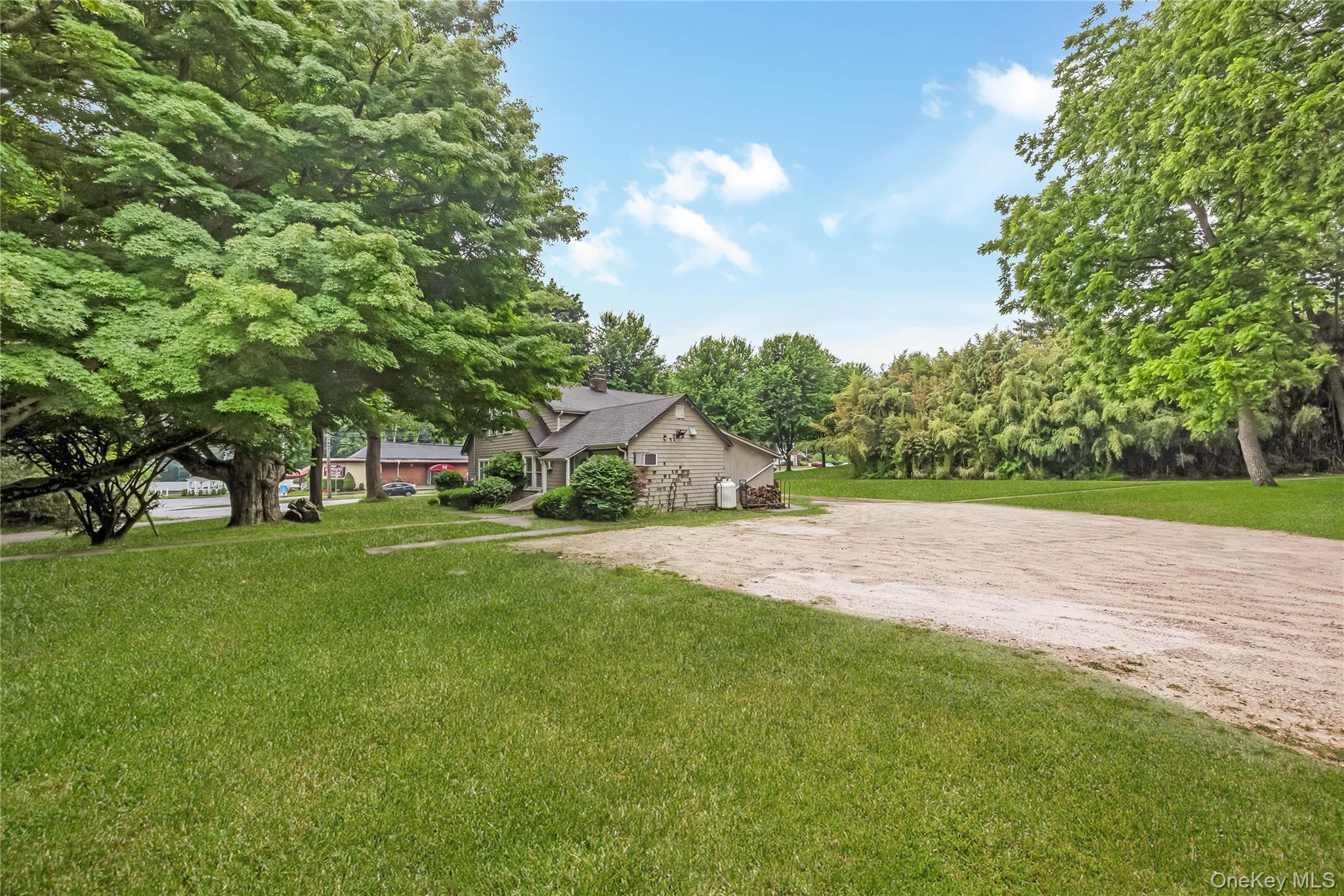 645 Middle Country Road Property Photo 2