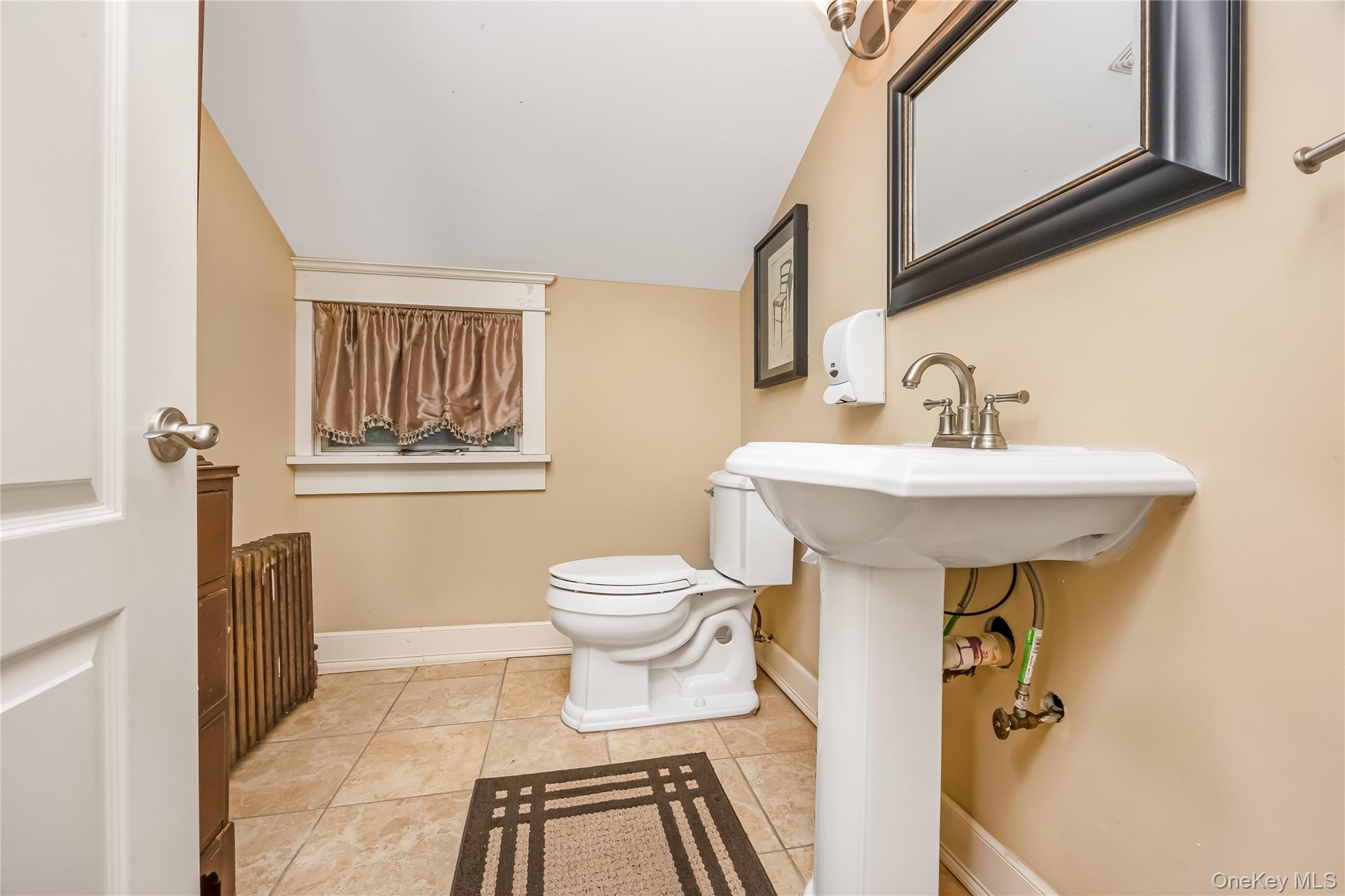 645 Middle Country Road Property Photo 12