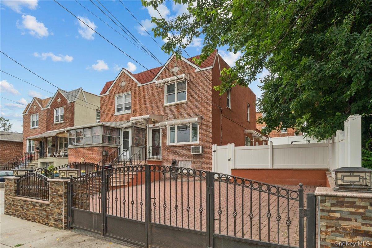 2351 Kingsland Avenue Property Photo 1