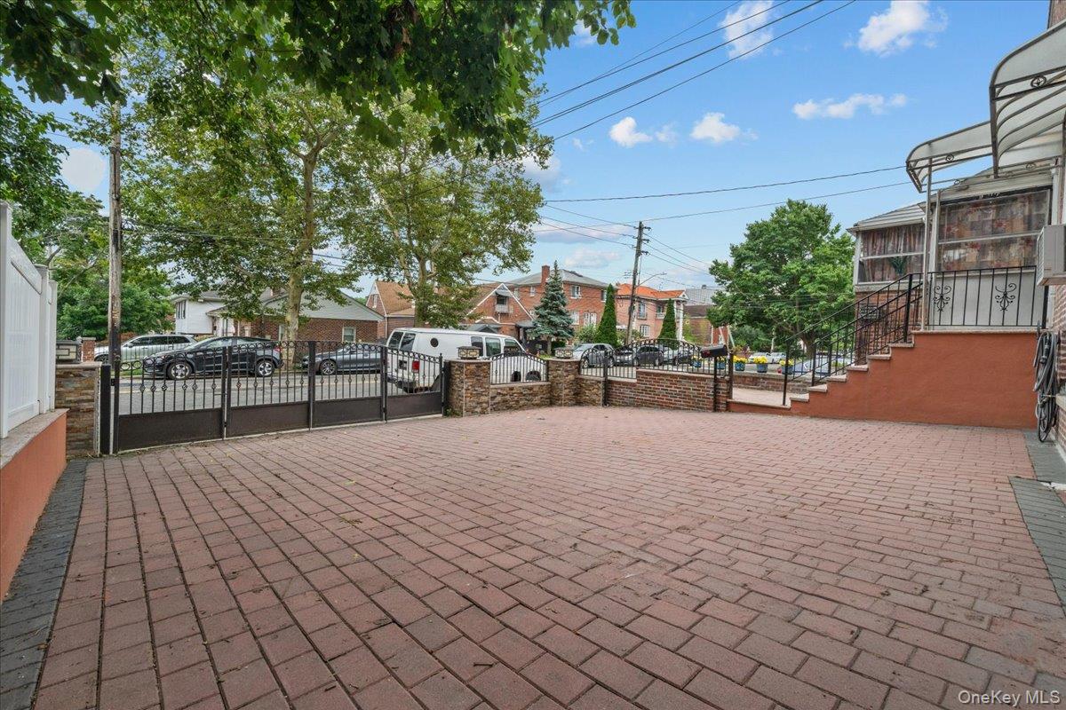 2351 Kingsland Avenue Property Photo 4