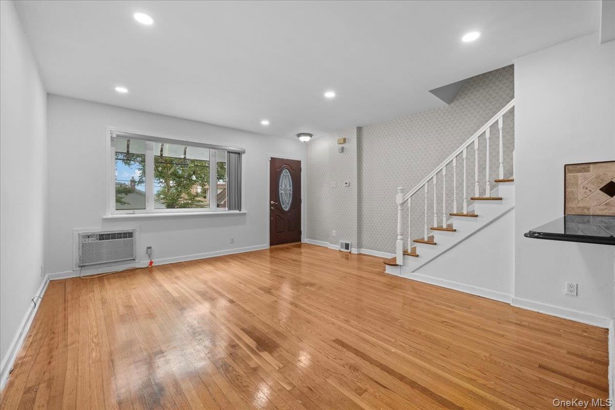 2351 Kingsland Avenue Property Photo 8