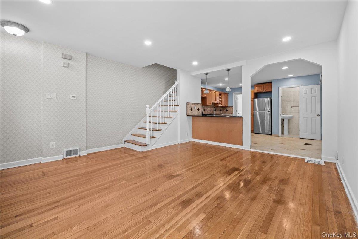 2351 Kingsland Avenue Property Photo 11
