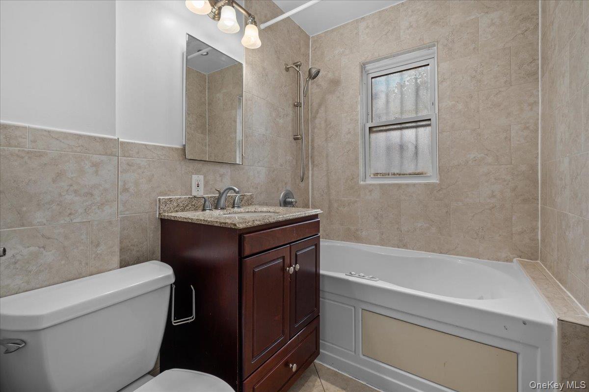 2351 Kingsland Avenue Property Photo 18