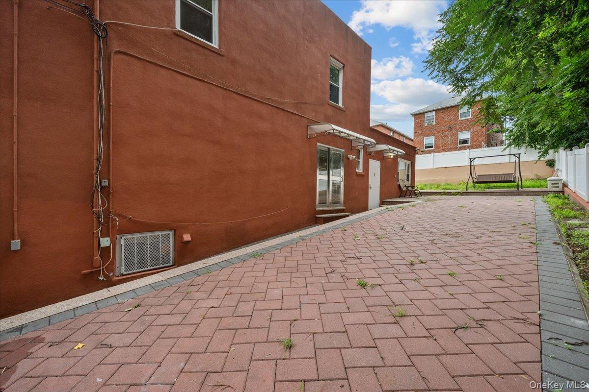 2351 Kingsland Avenue Property Photo 20