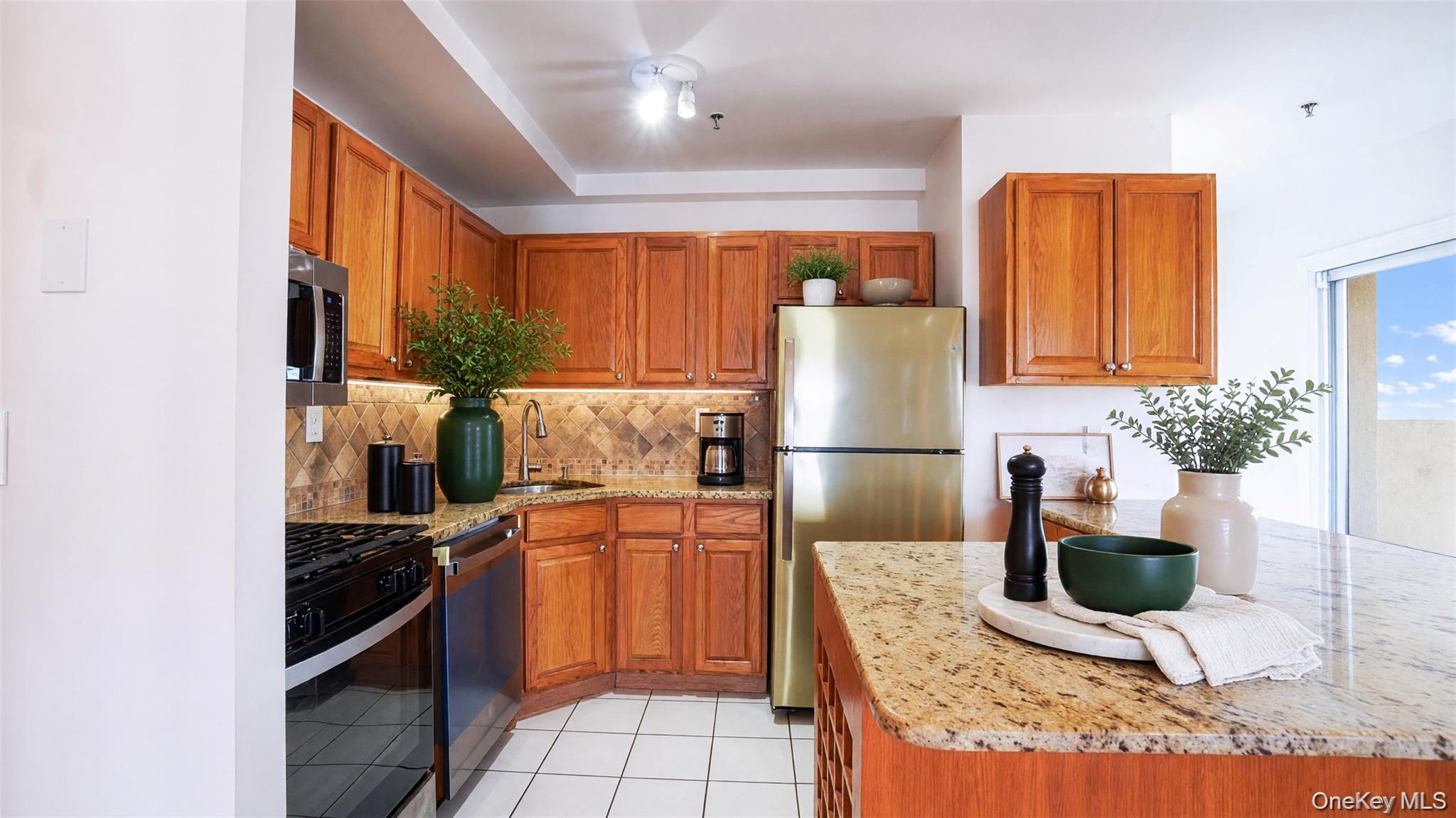 24 Pennyfield Avenue 2c Property Photo 3