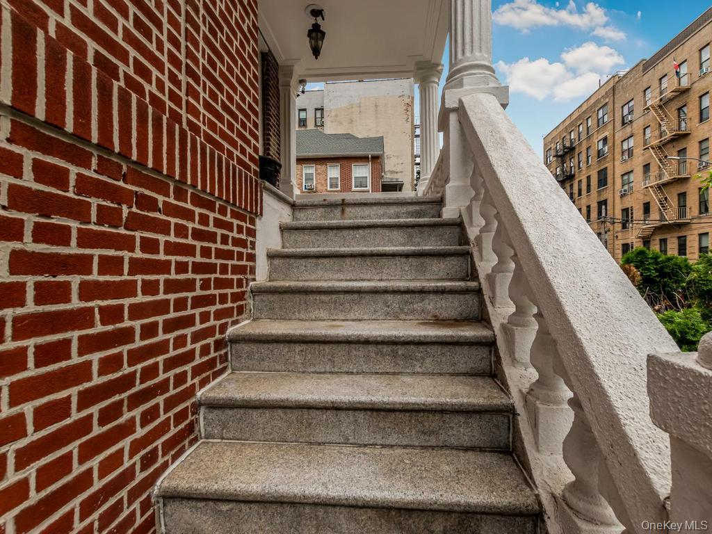 1858 Phelan Place Property Photo 3