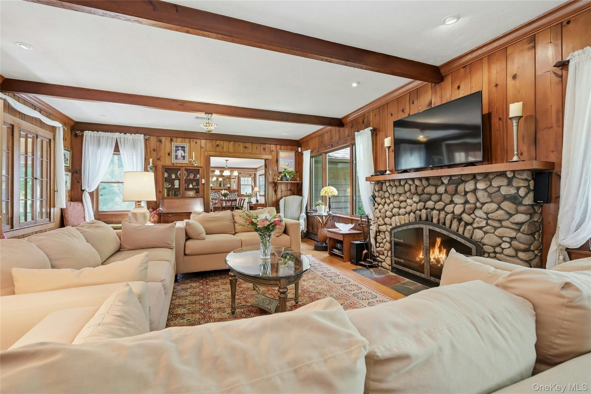 2064 N Country Road Property Photo 6