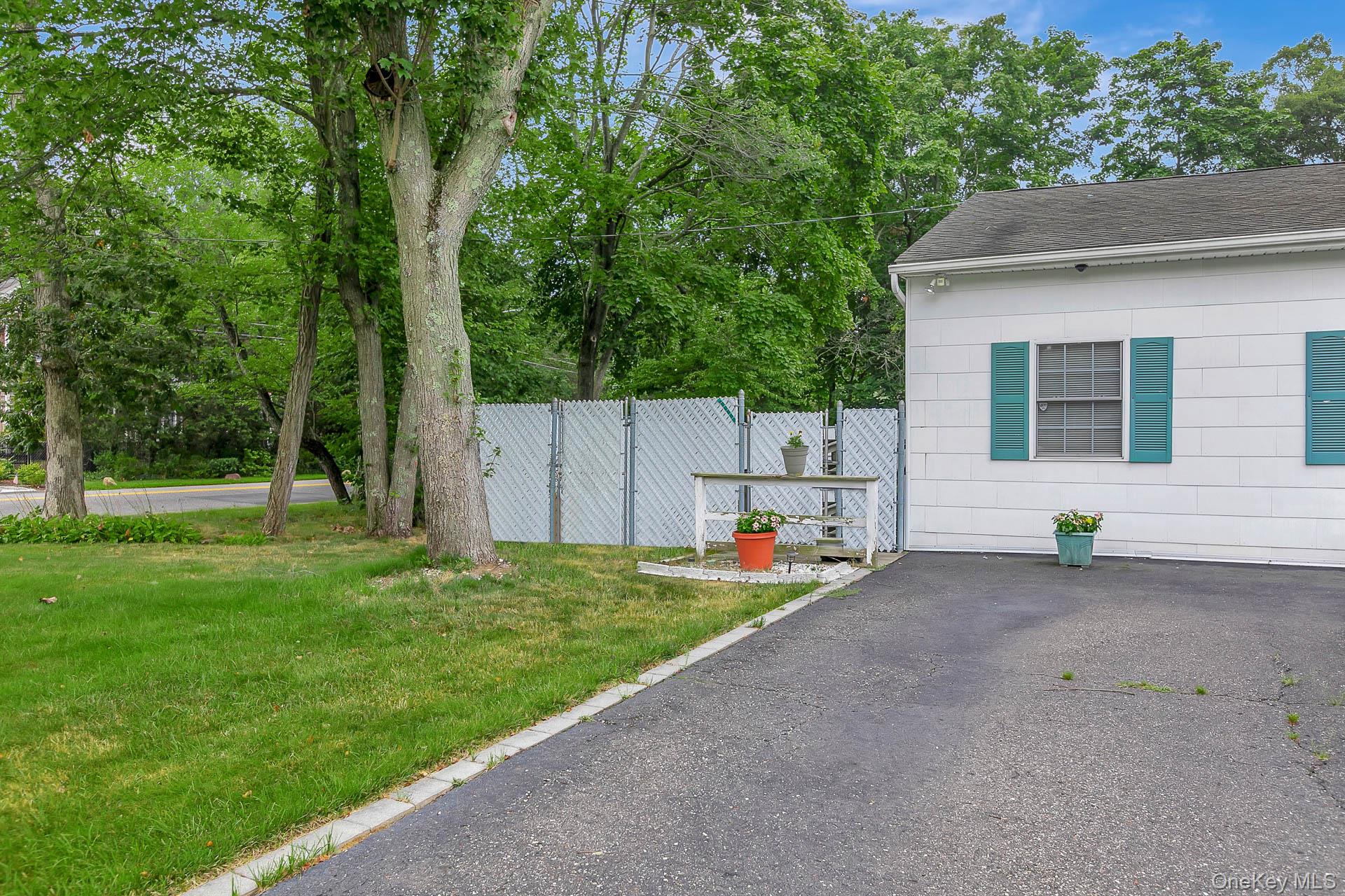 4 Brooktree Court Property Photo 2