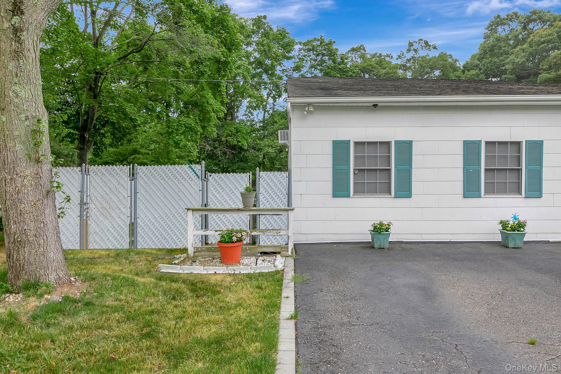 4 Brooktree Court Property Photo 3