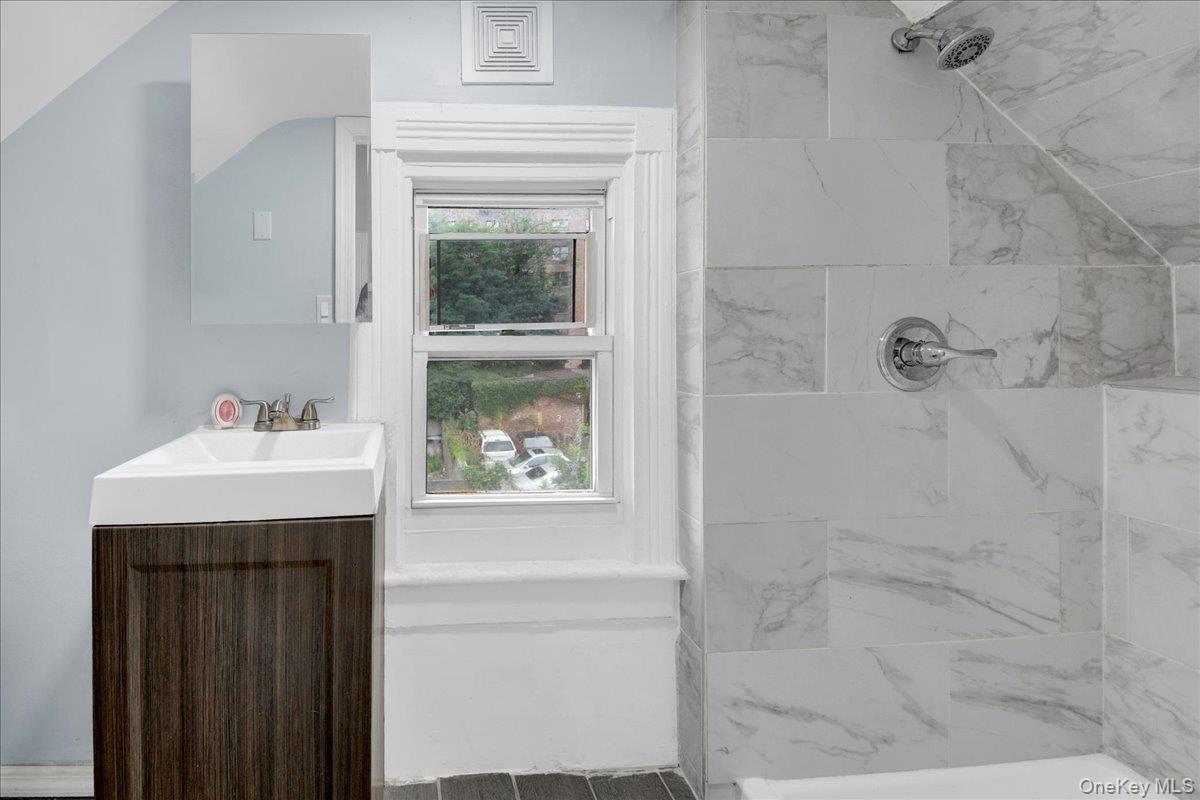 2639 Decatur Avenue Property Photo 17