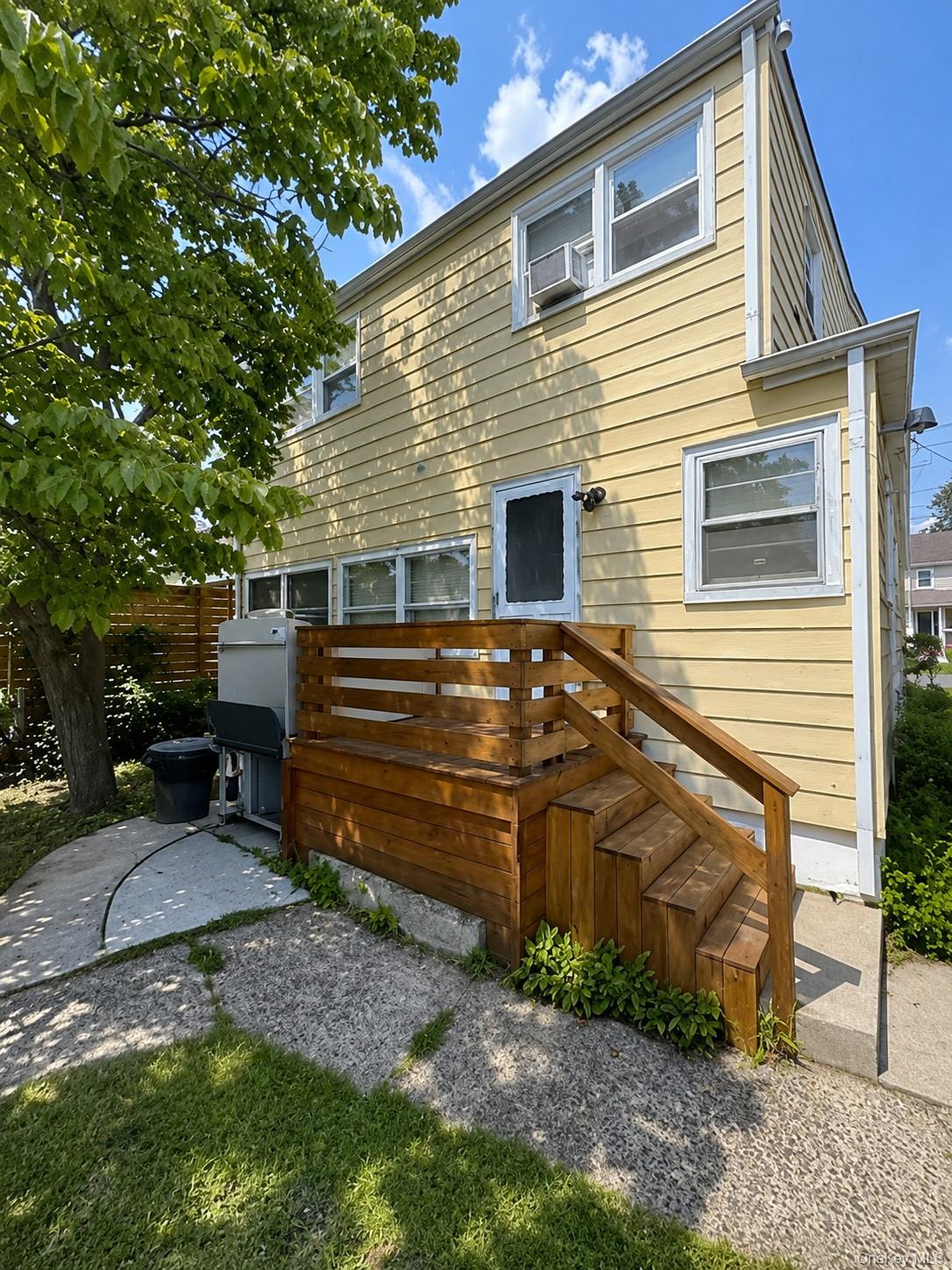 801 Oak Street Property Photo 2