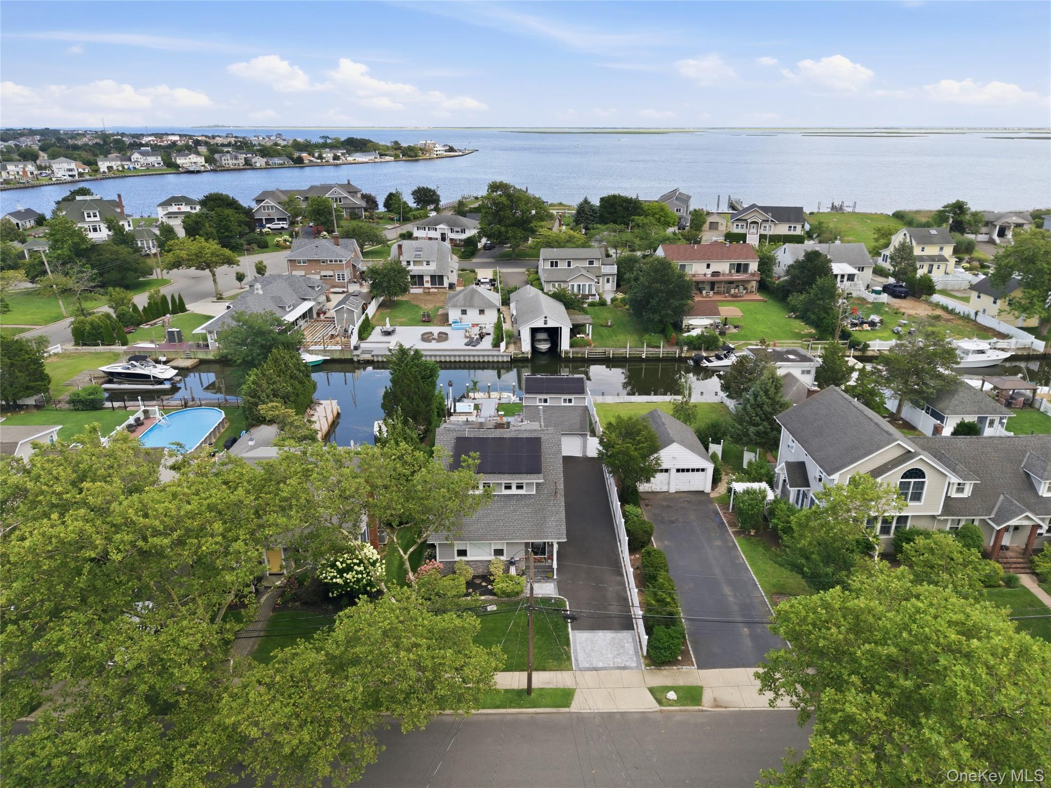 12 S Bay Avenue Property Photo 1