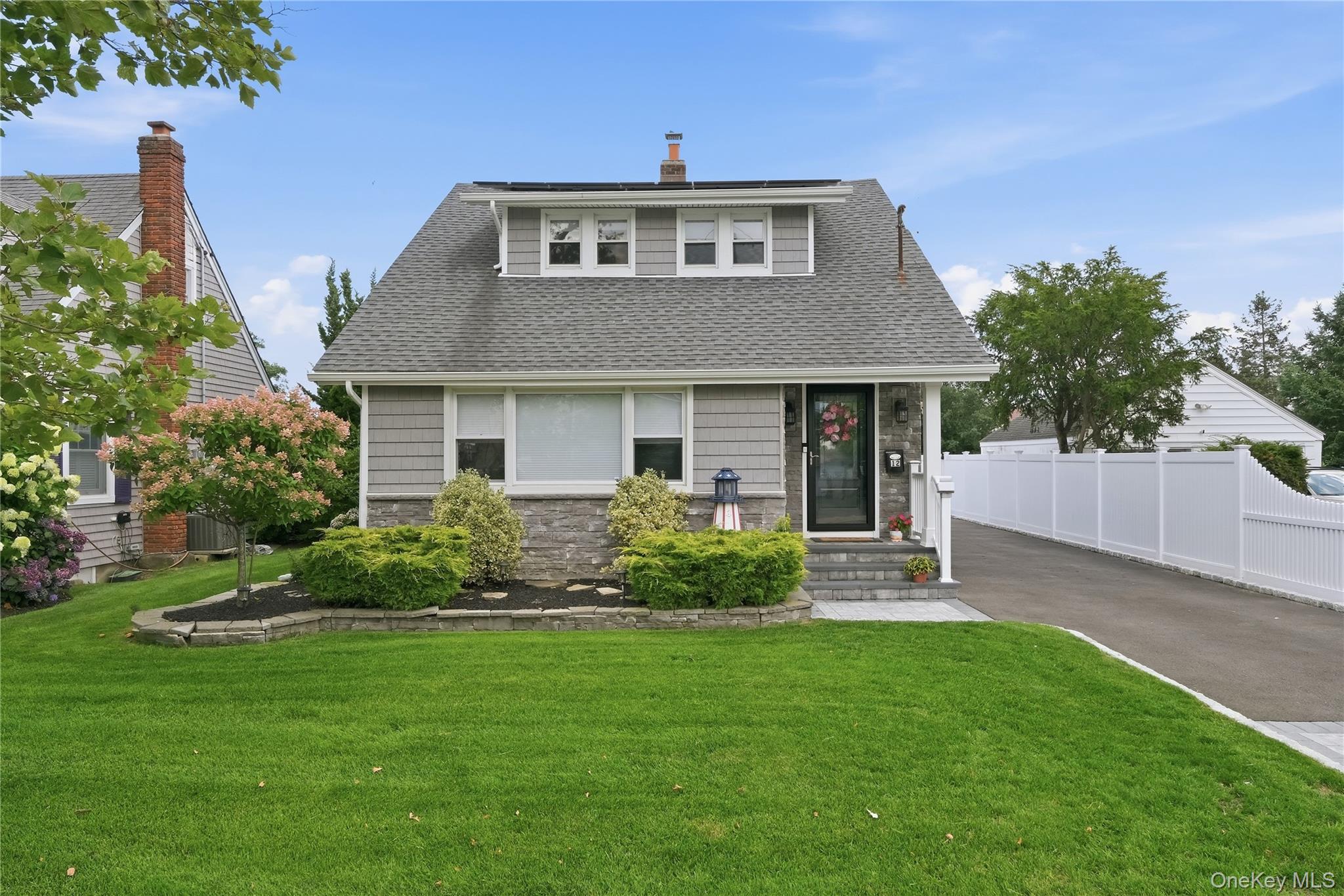 12 S Bay Avenue Property Photo 2