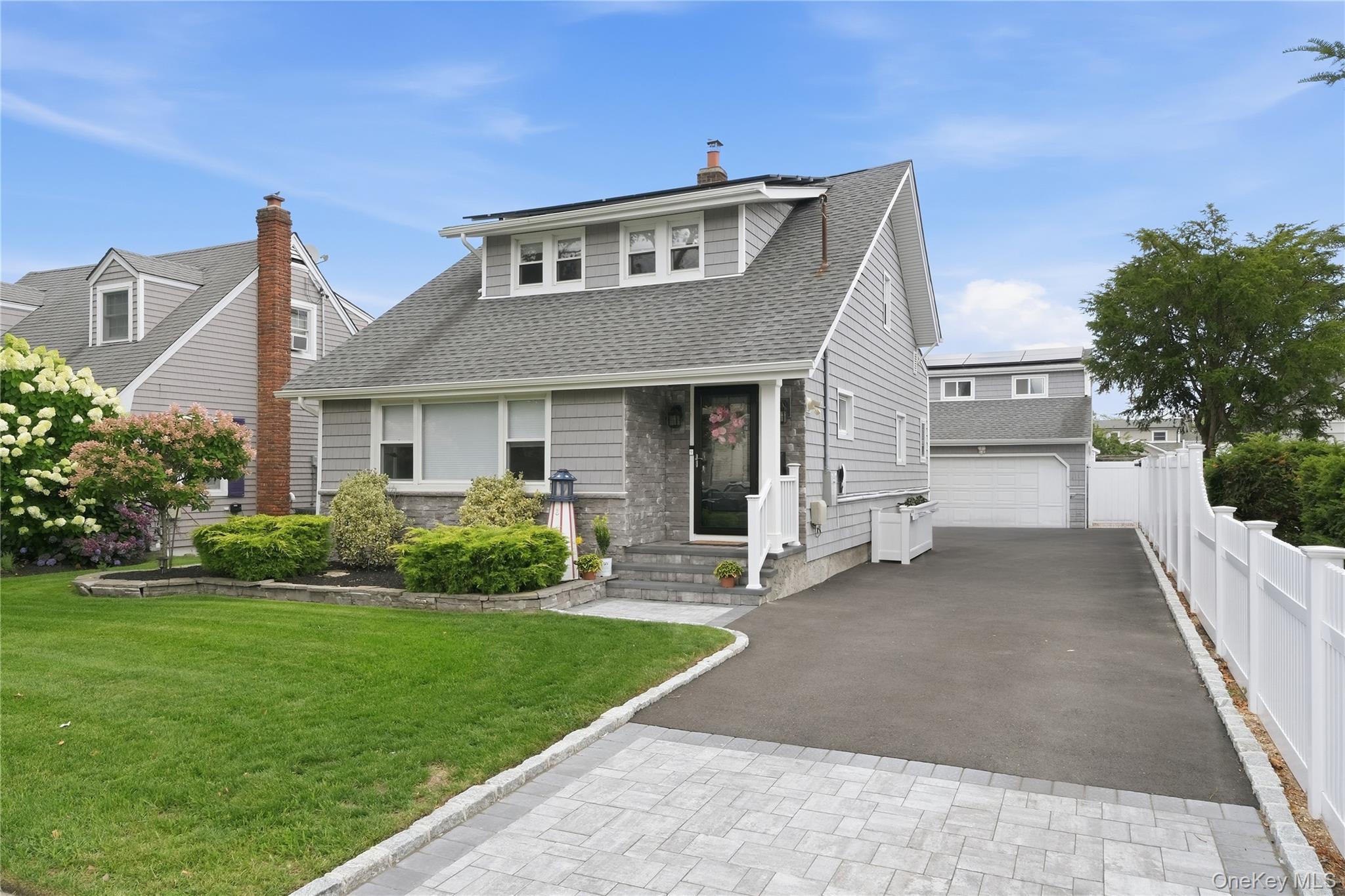12 S Bay Avenue Property Photo 3