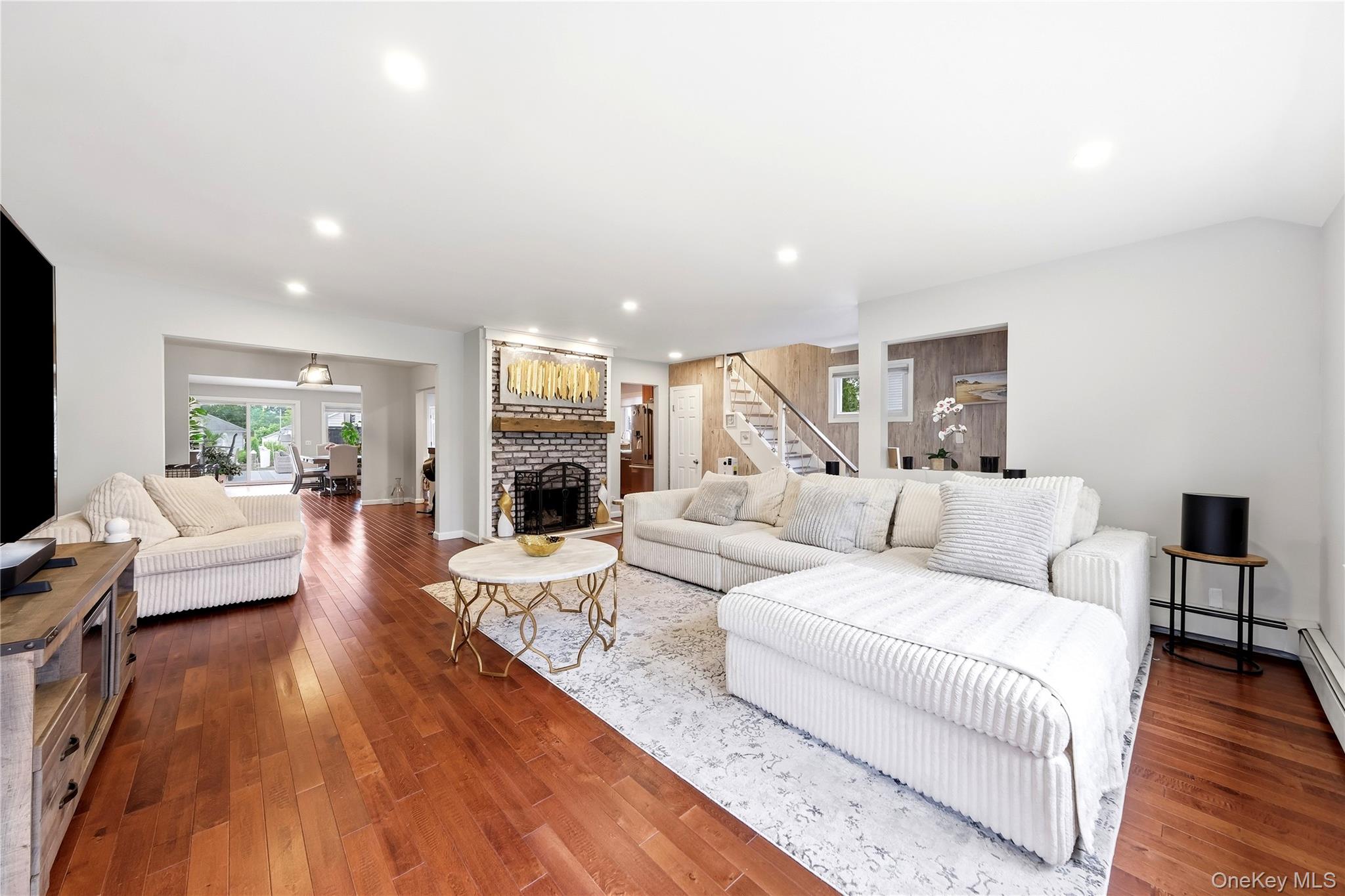 12 S Bay Avenue Property Photo 6