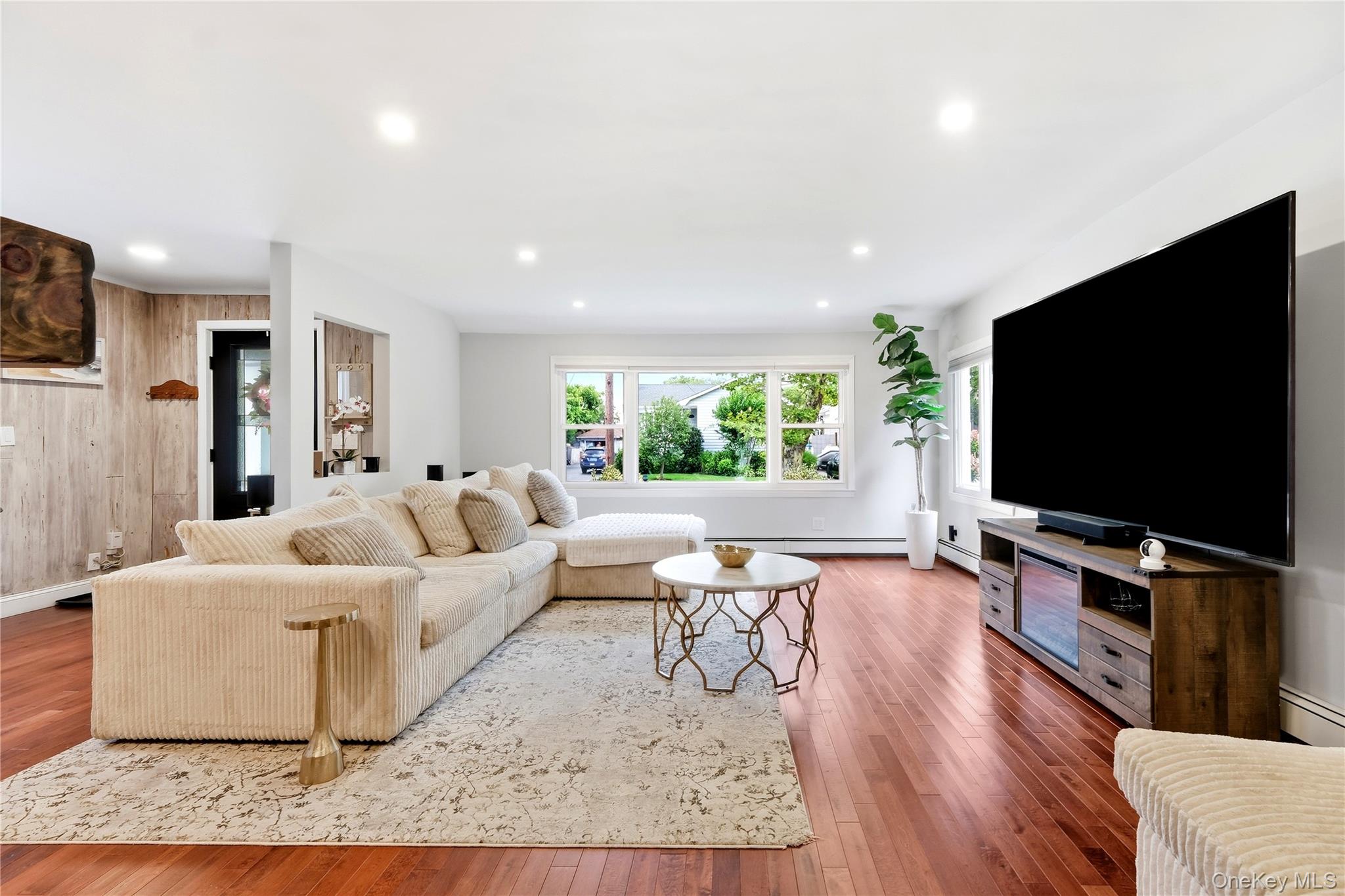 12 S Bay Avenue Property Photo 7