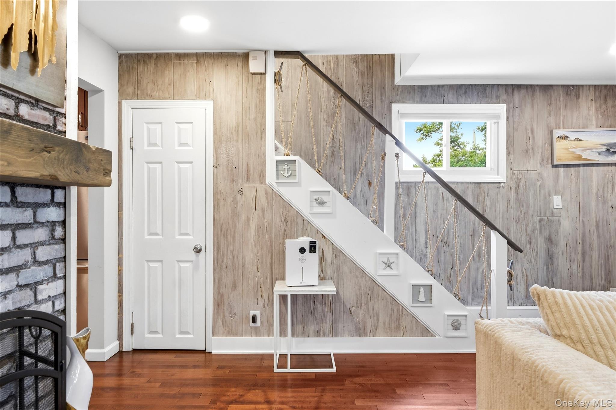 12 S Bay Avenue Property Photo 8