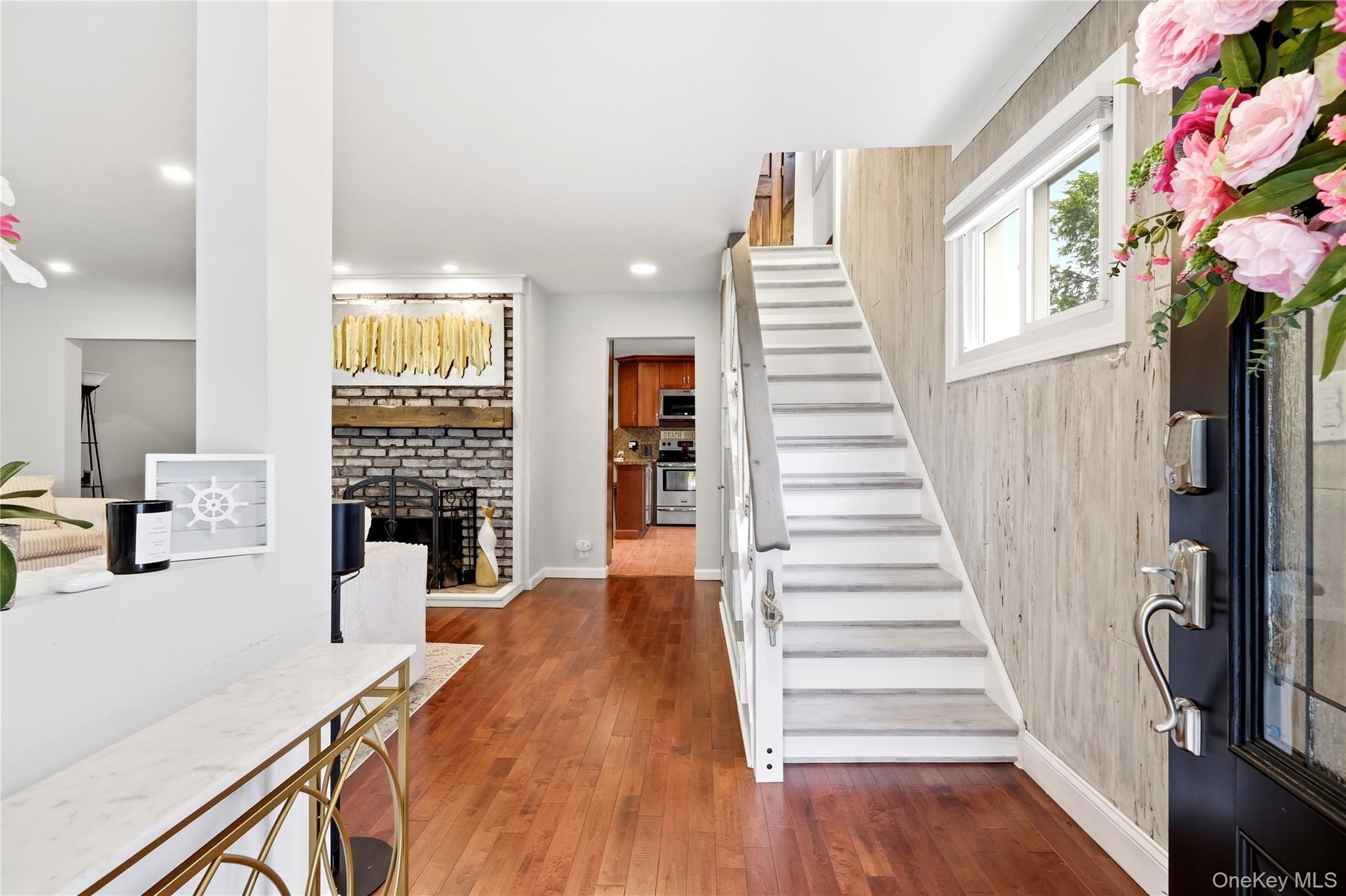 12 S Bay Avenue Property Photo 9