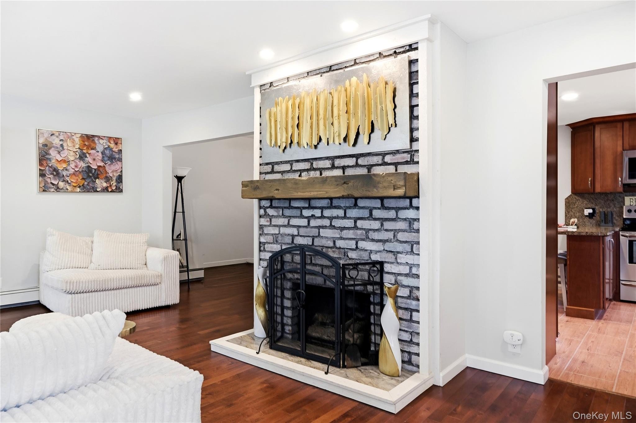 12 S Bay Avenue Property Photo 10