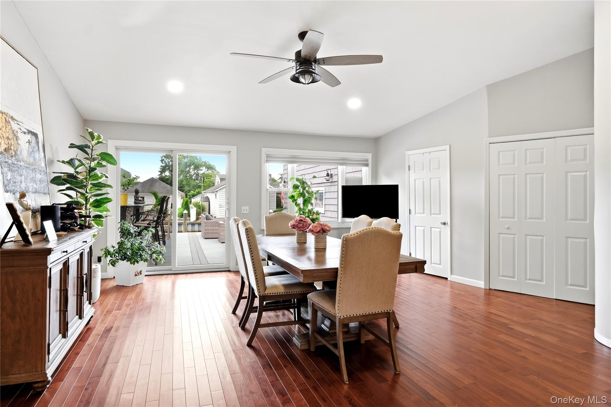 12 S Bay Avenue Property Photo 11