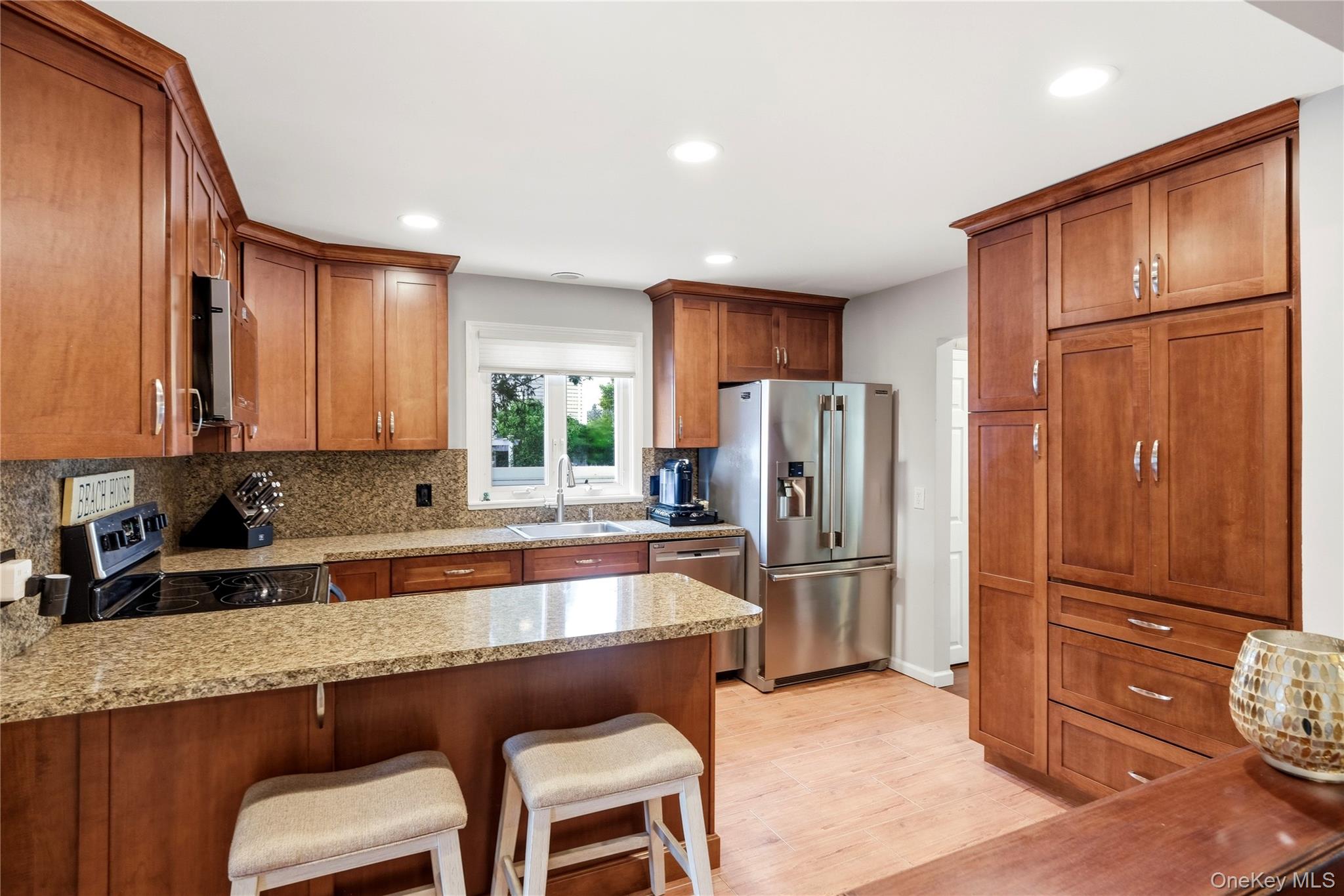 12 S Bay Avenue Property Photo 19