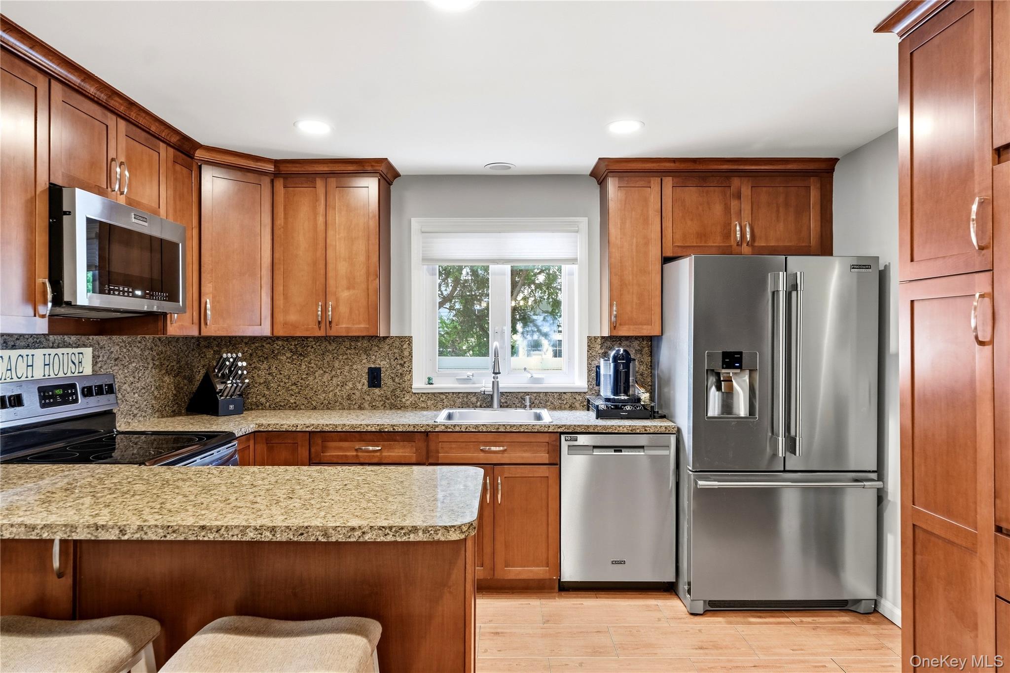 12 S Bay Avenue Property Photo 20