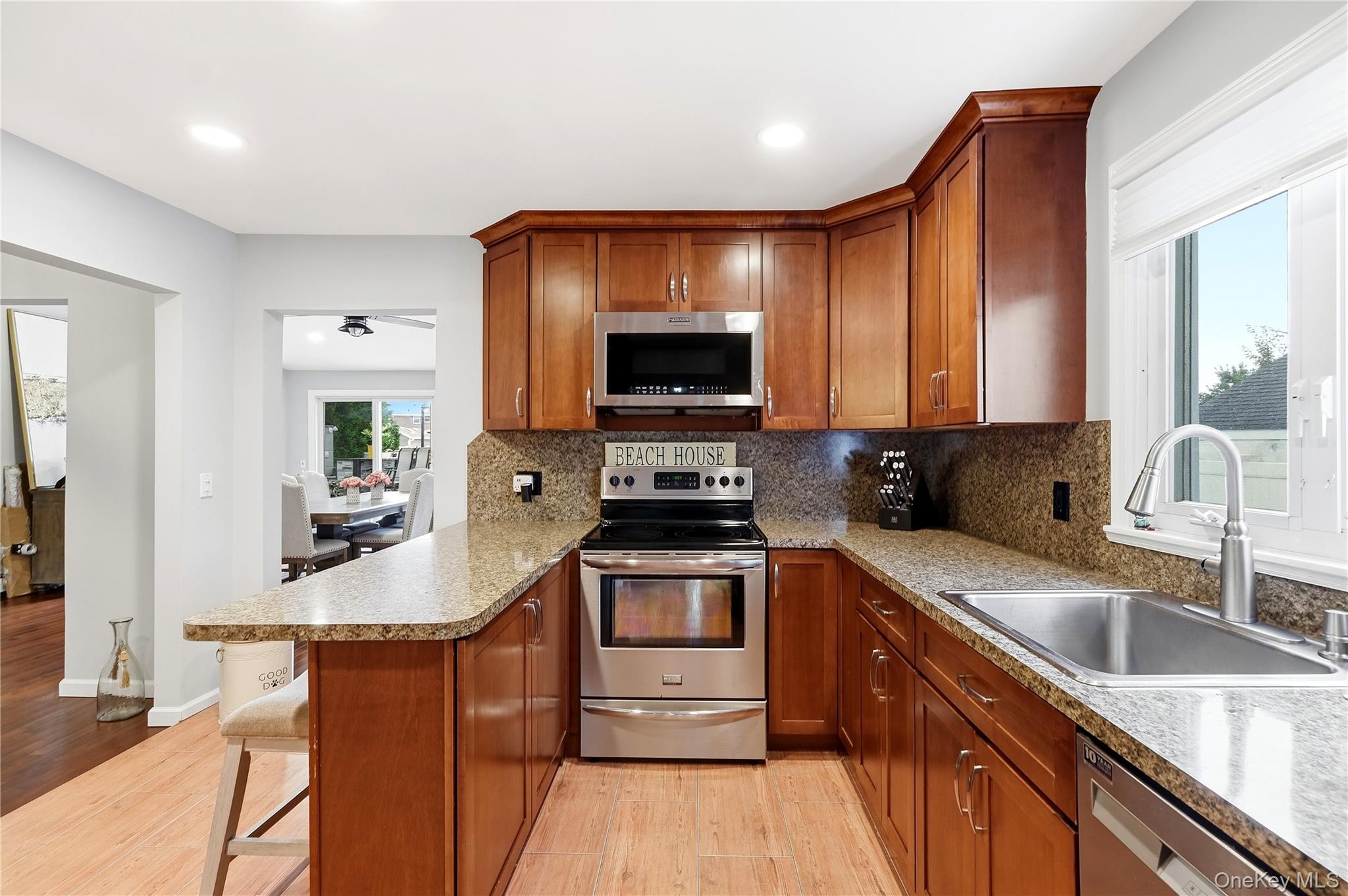 12 S Bay Avenue Property Photo 21