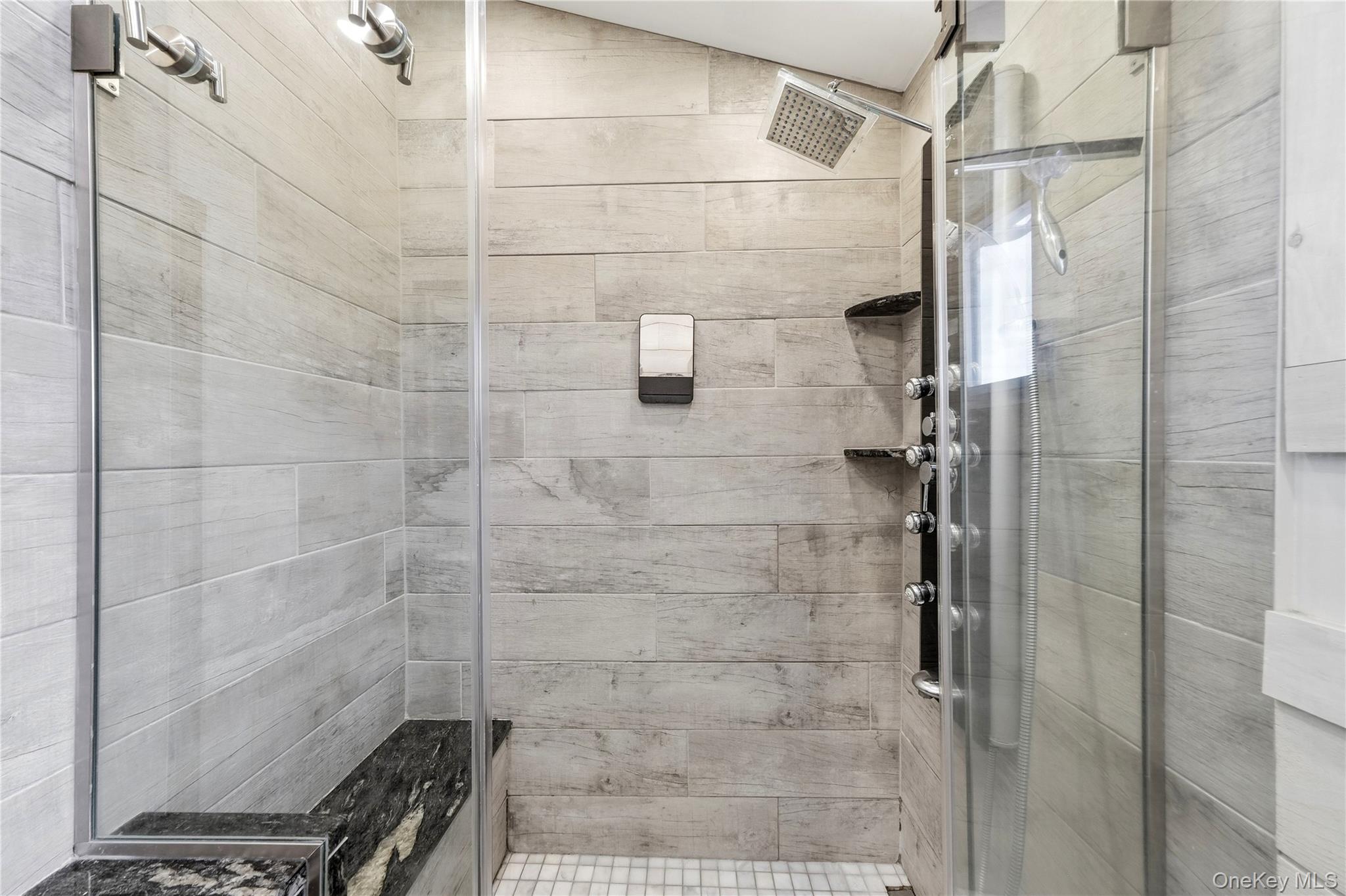 12 S Bay Avenue Property Photo 27
