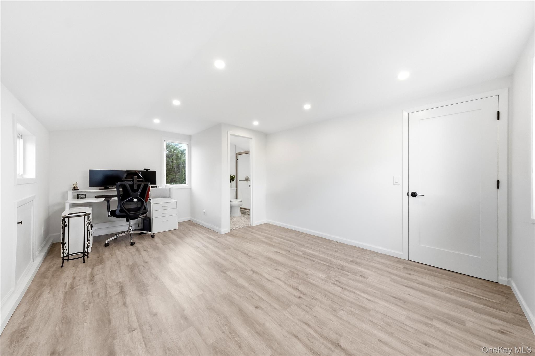 12 S Bay Avenue Property Photo 28